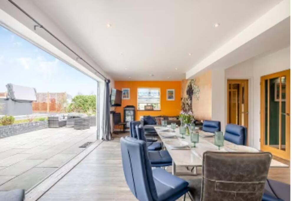 Covehithe House-Coastal Luxury- Sleeps 12-With Huge Swimspa! Wrentham Exterior foto